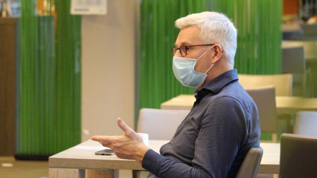 Vlaams minister van Welzijn en Volksgezondheid Wouter Beke op bezoek in woonzorgcentrum Ten Hove